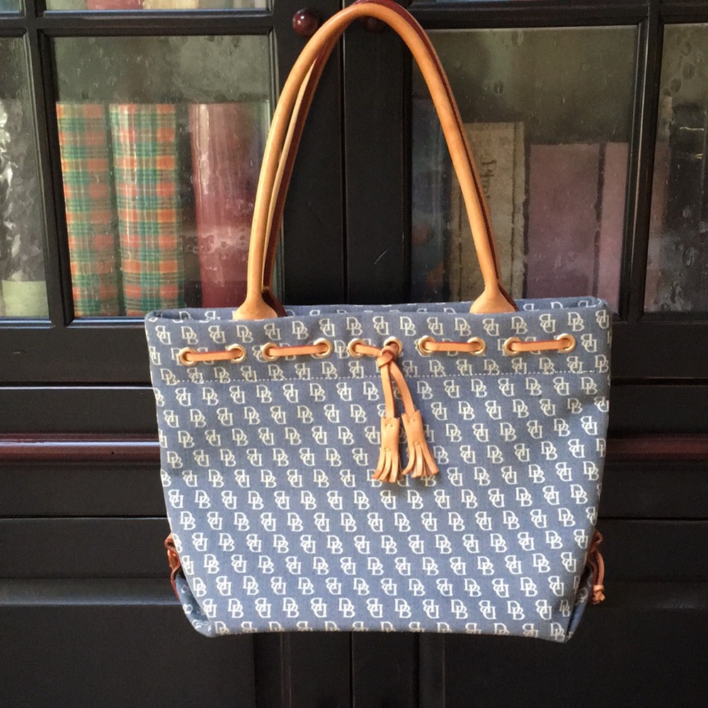 Dooney & Bourke denim logo handbag 👜 💕